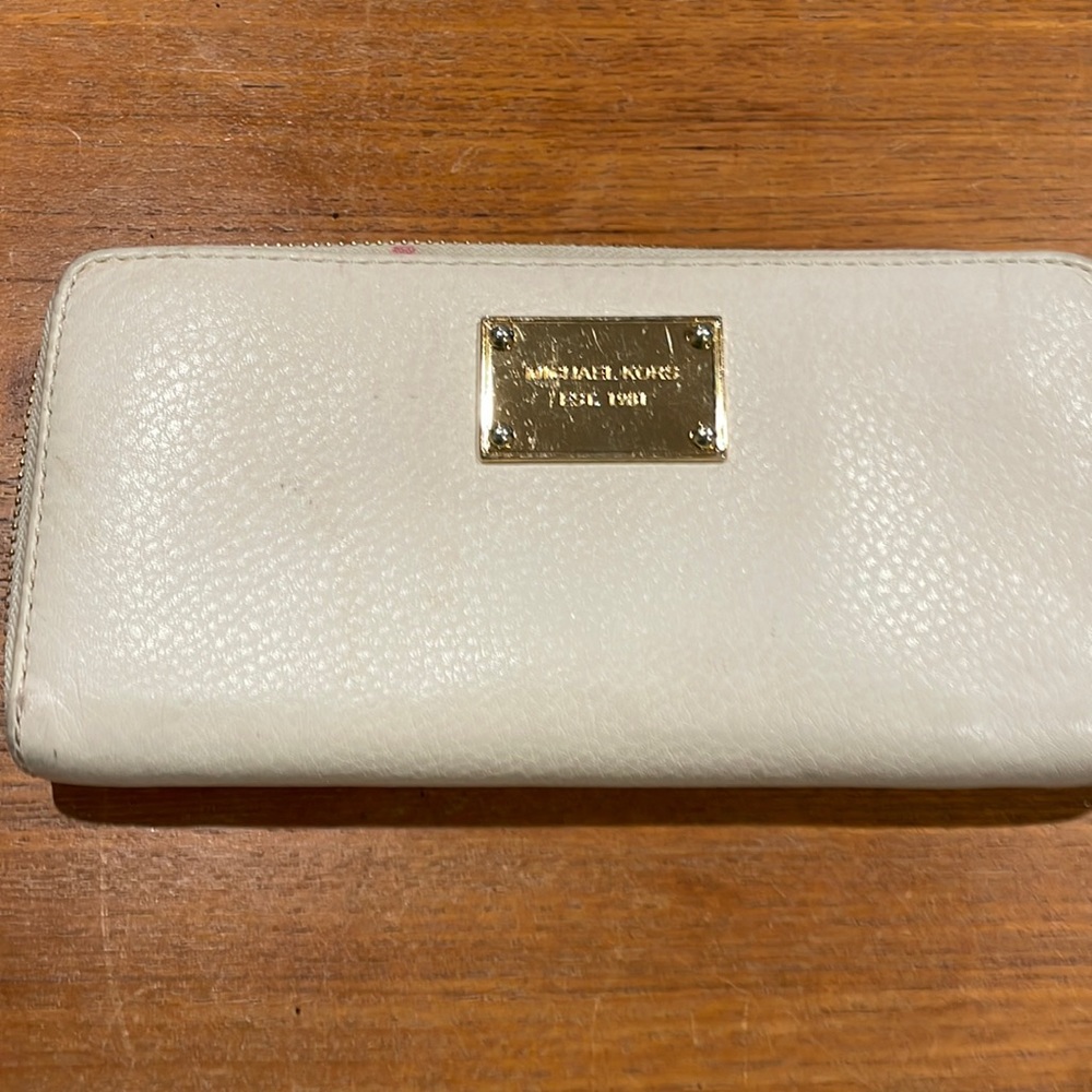 Wallet zippered